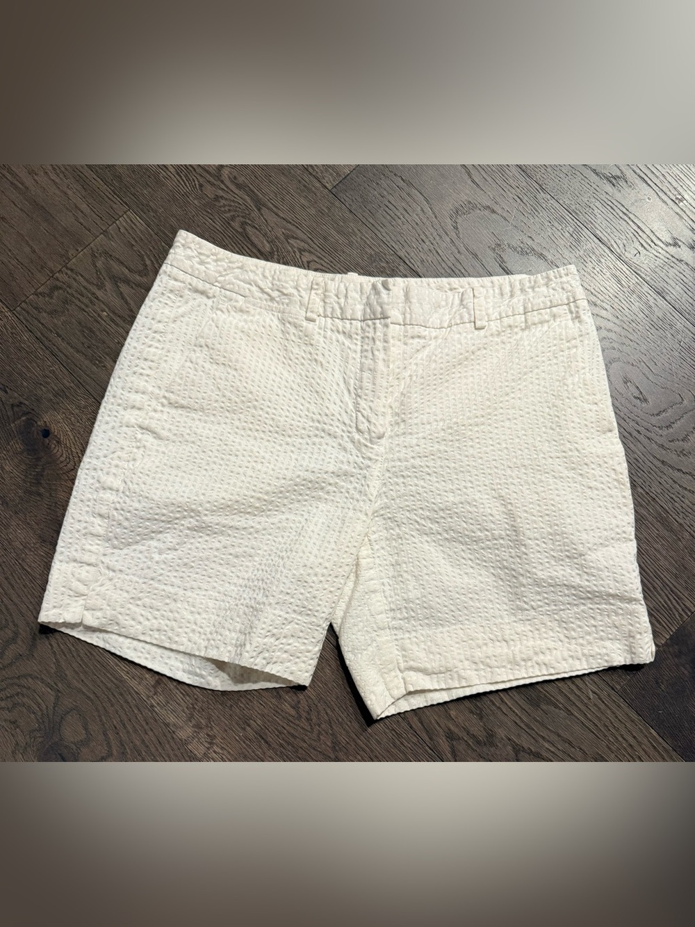 Theory Ediena Sea Island Shorts. EUC. Off-White